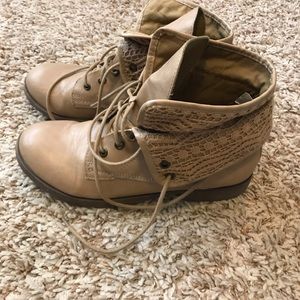 Combat boots